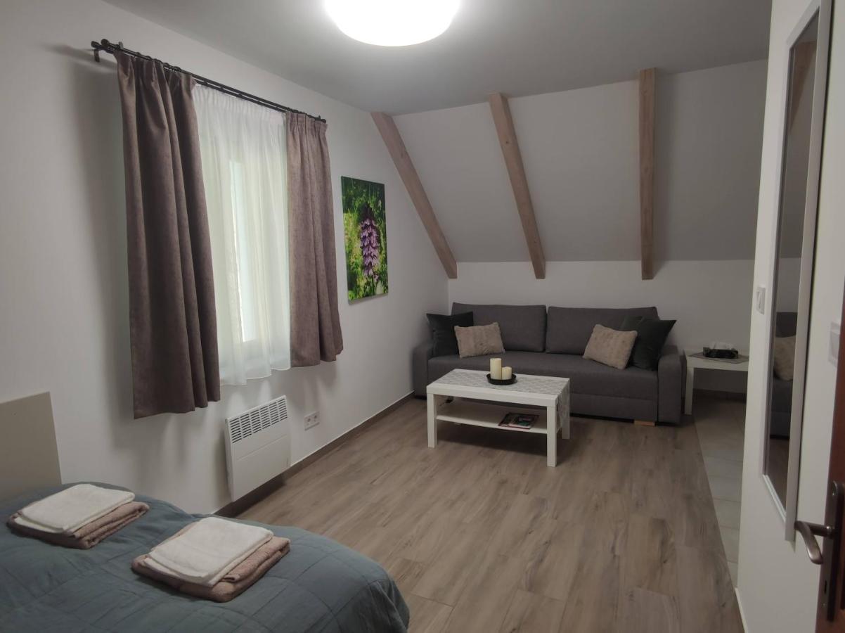 Kosbor Vendégház Monoszlo Exterior foto