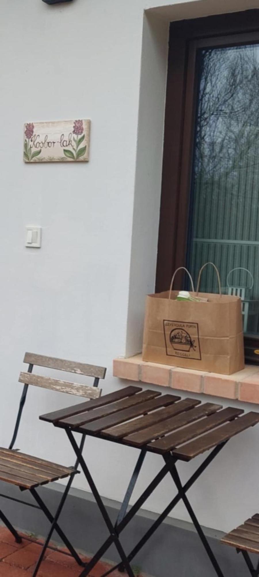 Kosbor Vendégház Monoszlo Exterior foto
